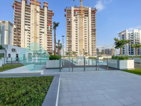 Bloomfields Modern Stu In Azizi Riviera